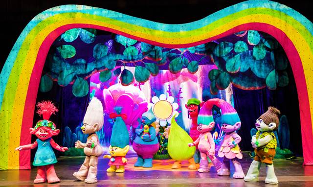 Trolls Live