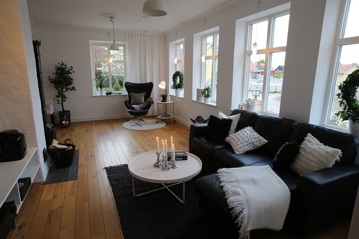 living room black fixtures