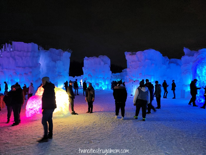 ice castles crowd 2022